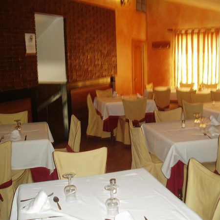 Hotel Manzanares Bagian luar foto