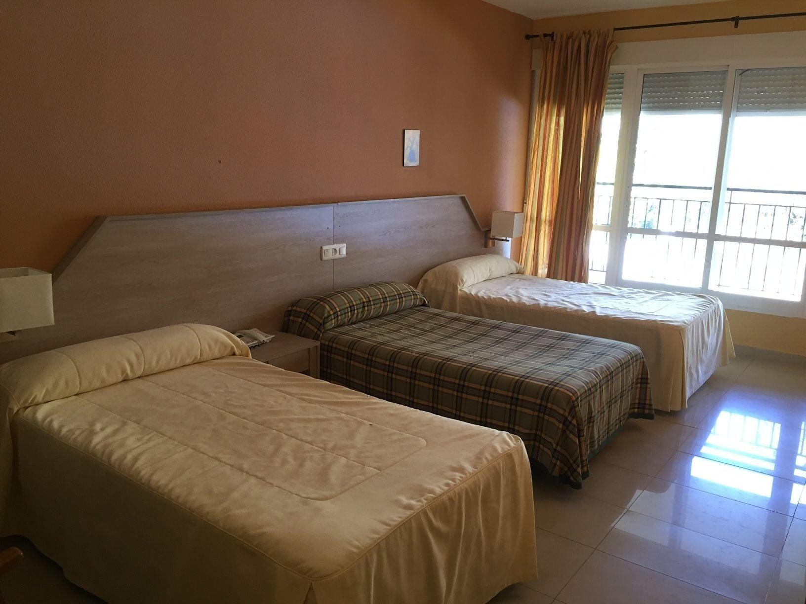 Hotel Manzanares Bagian luar foto