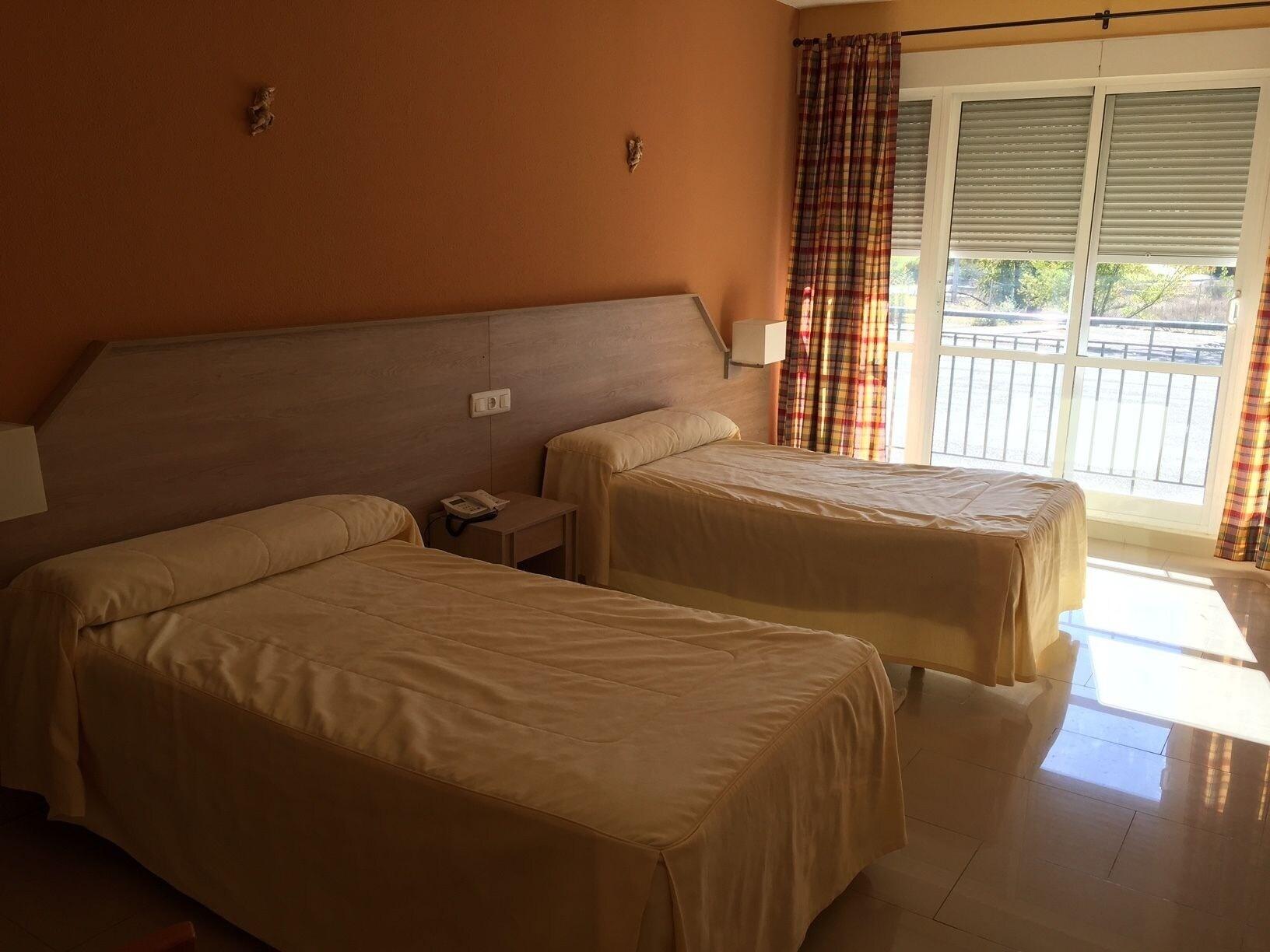Hotel Manzanares Bagian luar foto