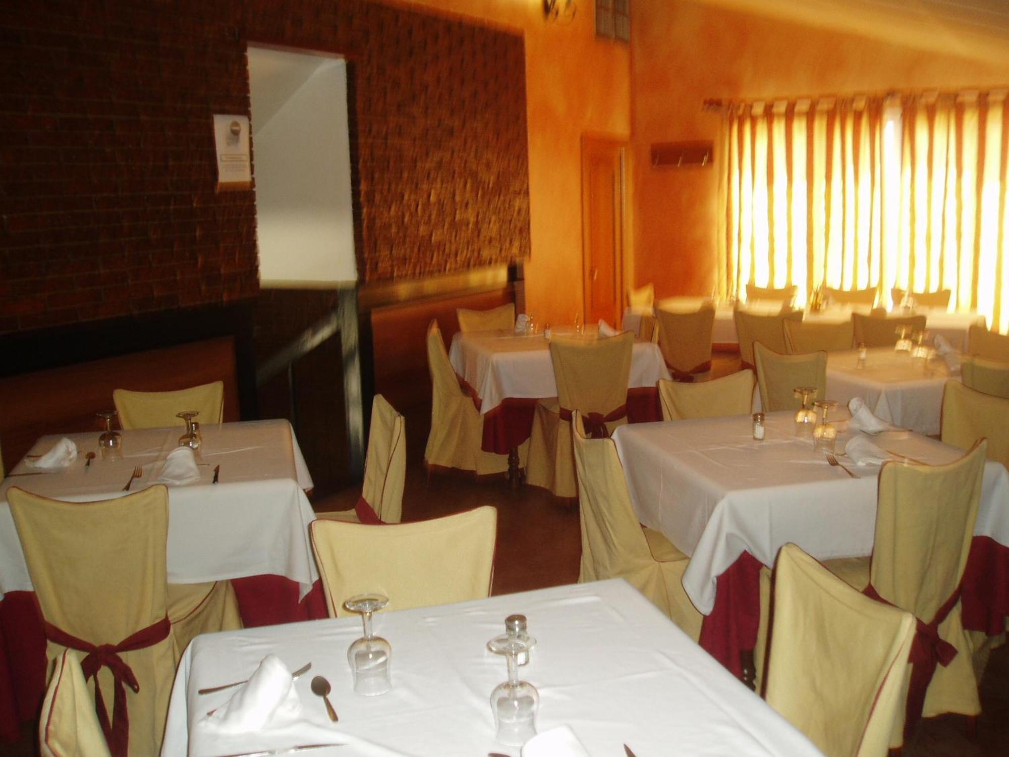 Hotel Manzanares Bagian luar foto
