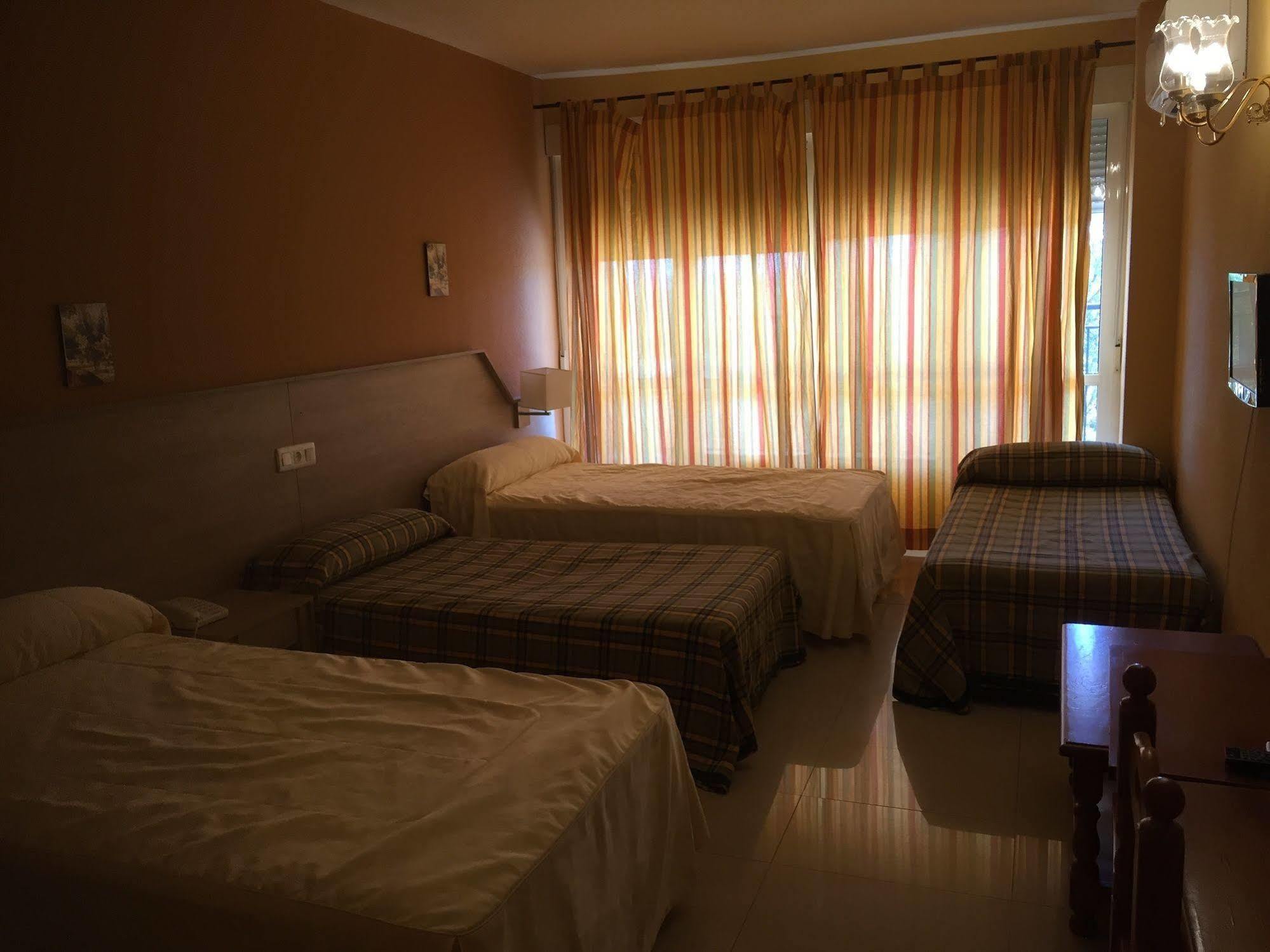 Hotel Manzanares Bagian luar foto