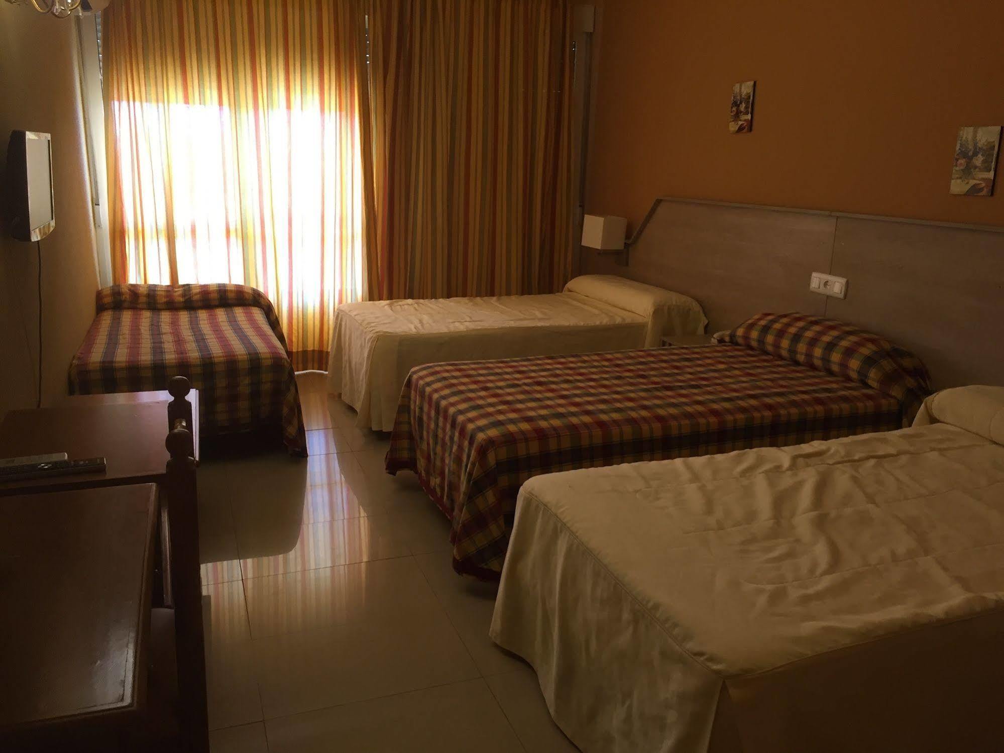 Hotel Manzanares Bagian luar foto