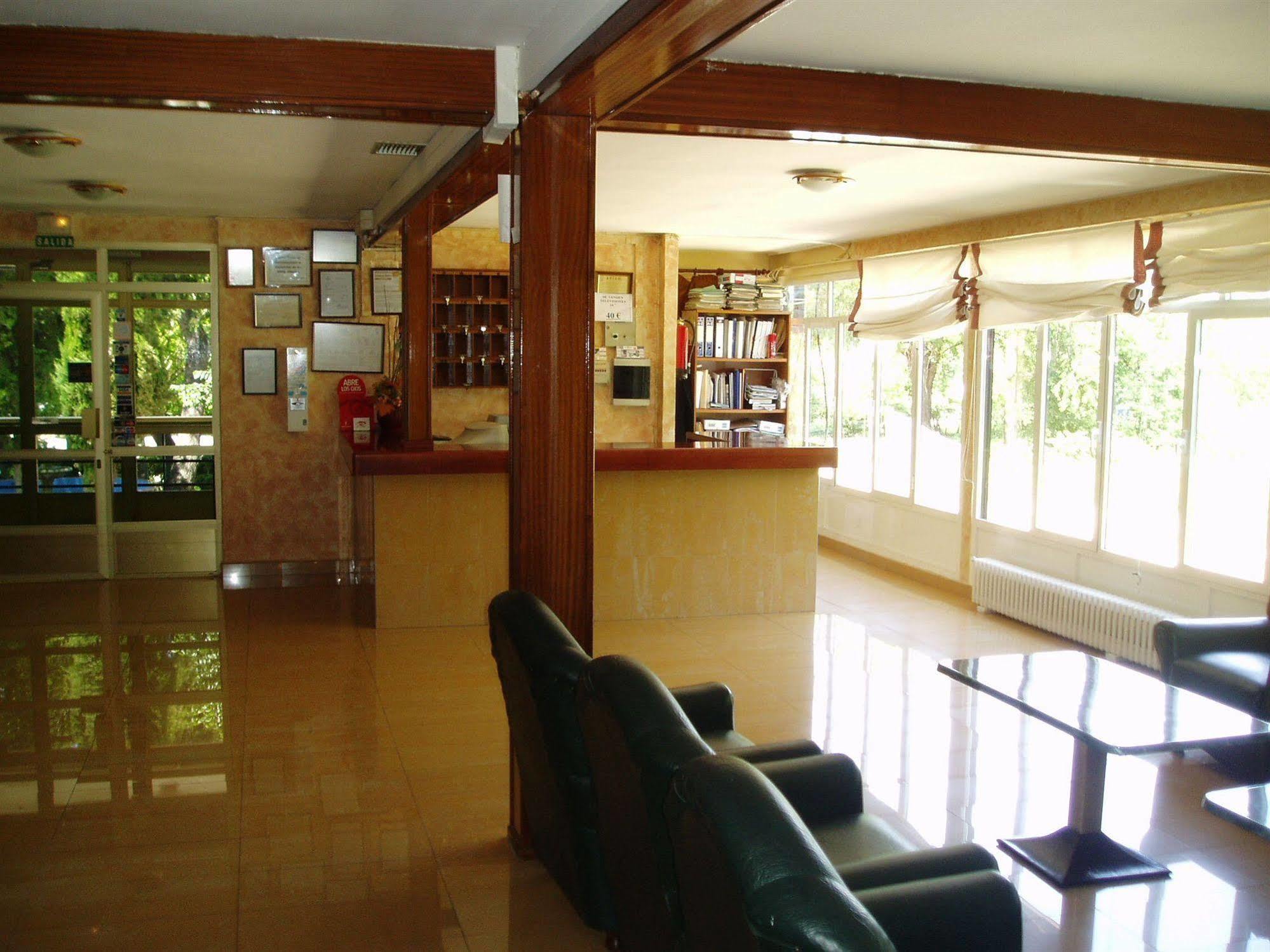 Hotel Manzanares Bagian luar foto