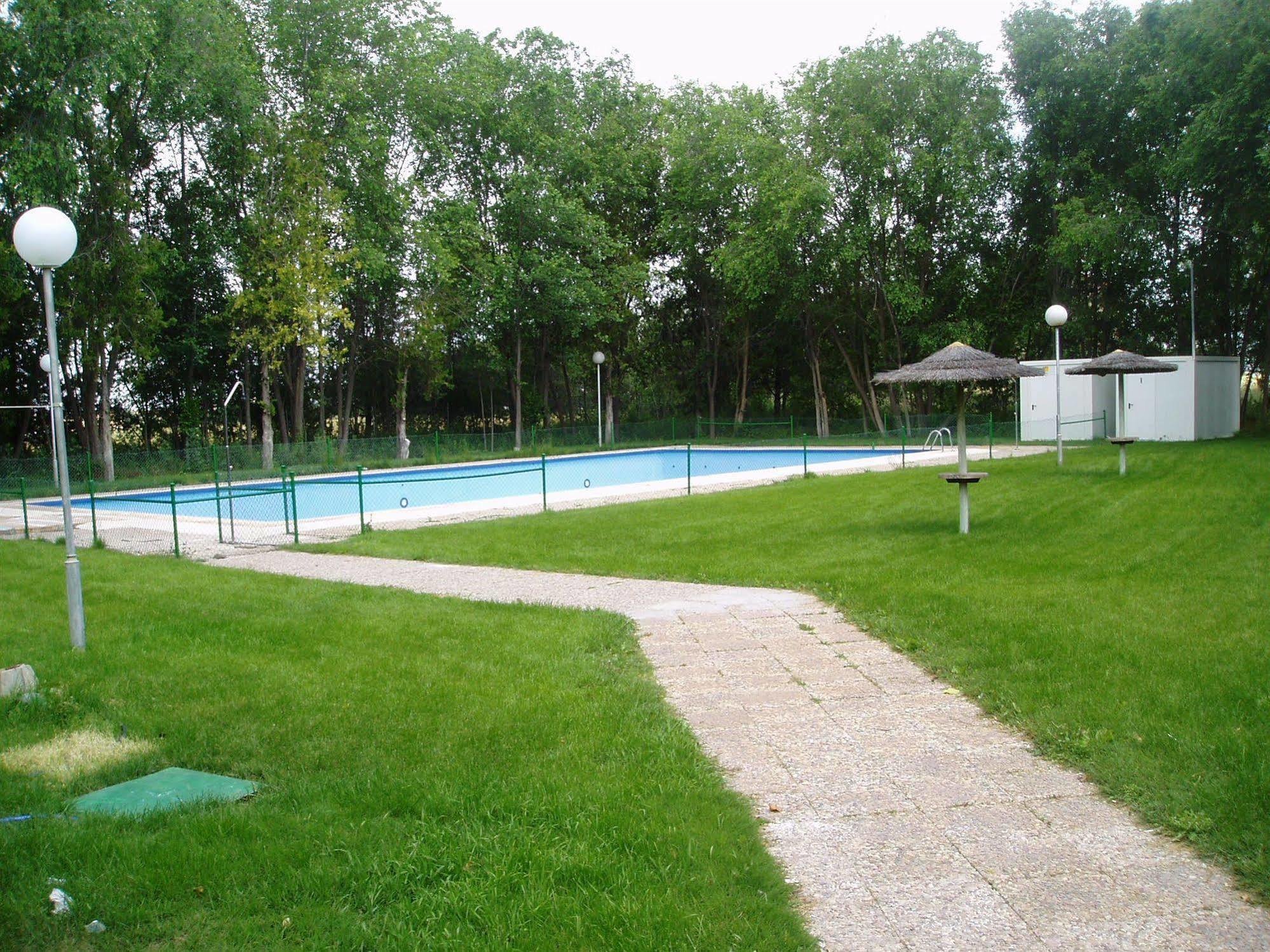 Hotel Manzanares Bagian luar foto