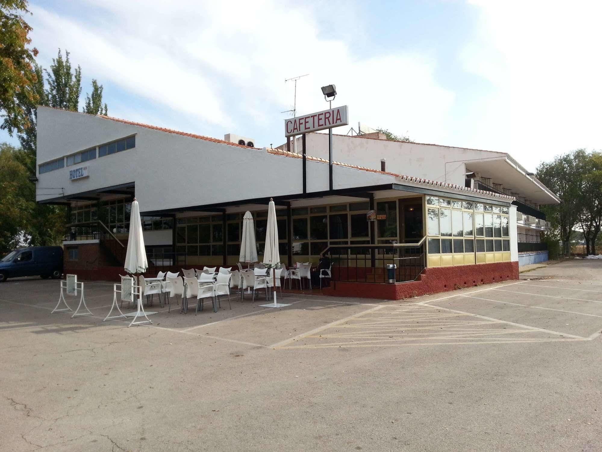 Hotel Manzanares Bagian luar foto