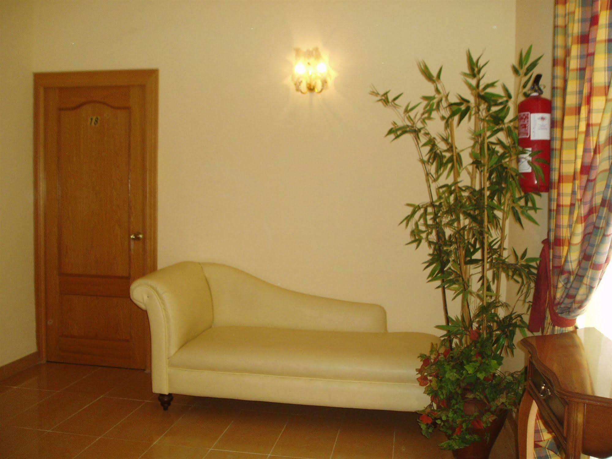 Hotel Manzanares Bagian luar foto