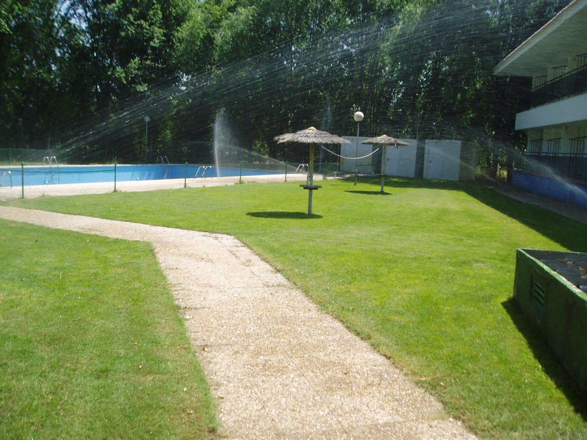 Hotel Manzanares Bagian luar foto